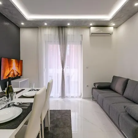 Guest house Complex White *