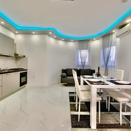 Guest house Complex White *