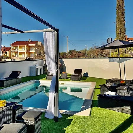 Complex White Pensionat Pula