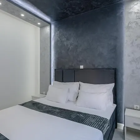 Complex White 3* Pula