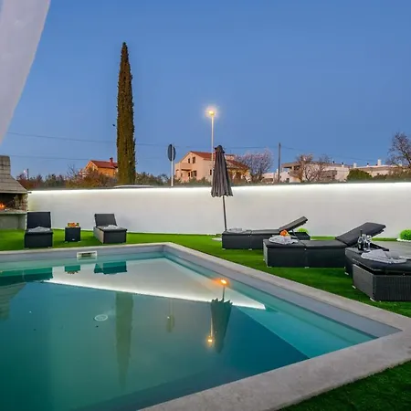Complex White Guest house *