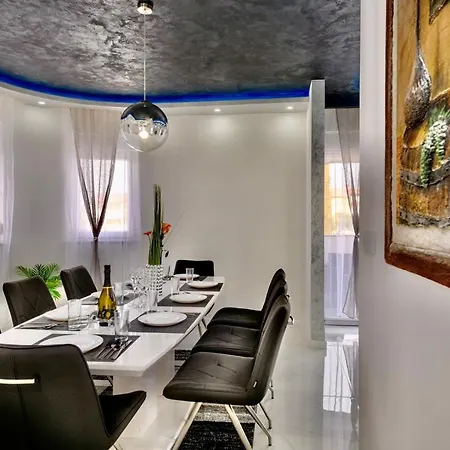 Complex White Guest house *