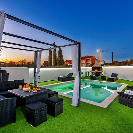 Pensión Complex White 3*