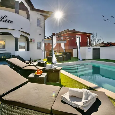 Pensión Complex White Pula