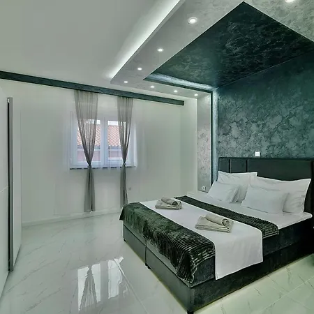 Pensión Complex White Pula