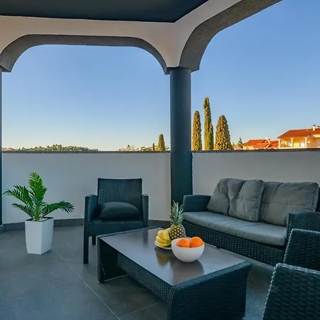 Pensión Complex White Pula