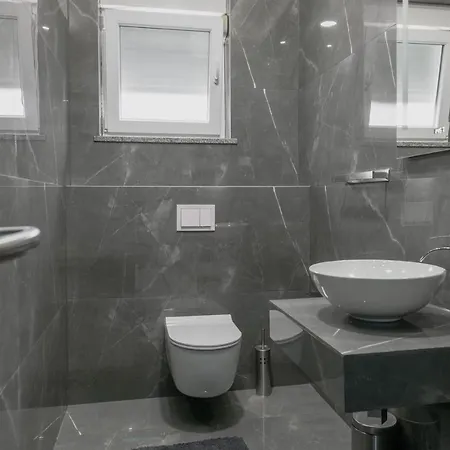 Complex White 3* Pula