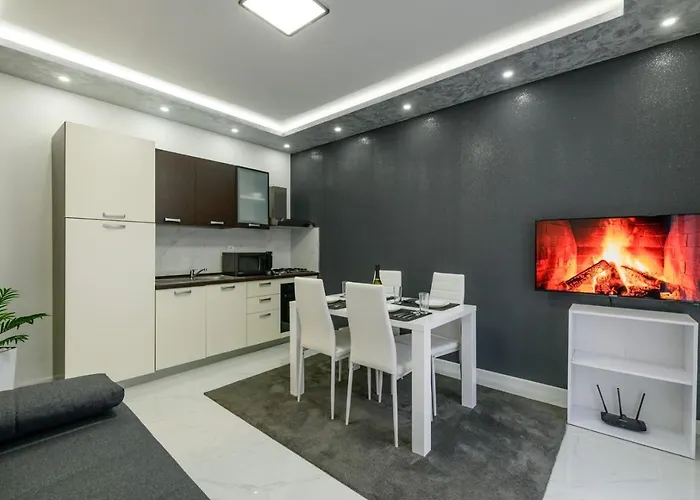 Pensión Complex White 2*