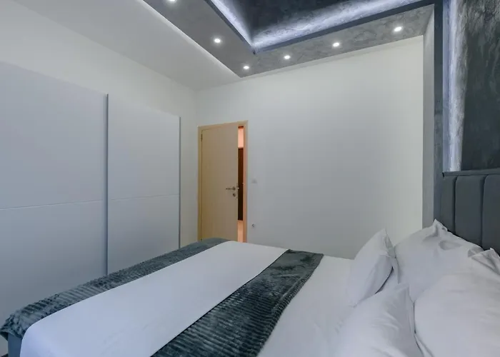 Complex White 2* Pula