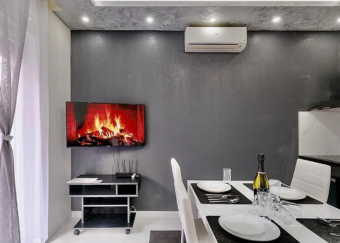 Complex White 3* Pula