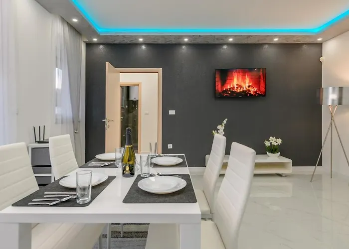 Pensión Complex White