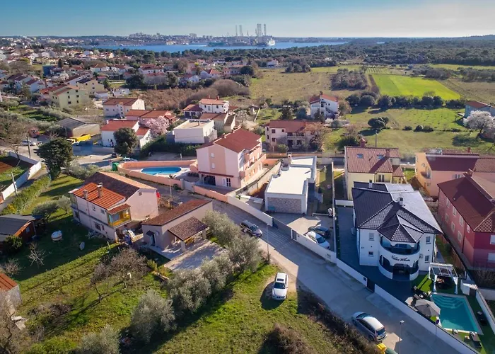 Complex White Gæstehus 3*