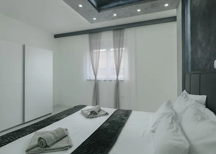 Pensión Complex White 2*