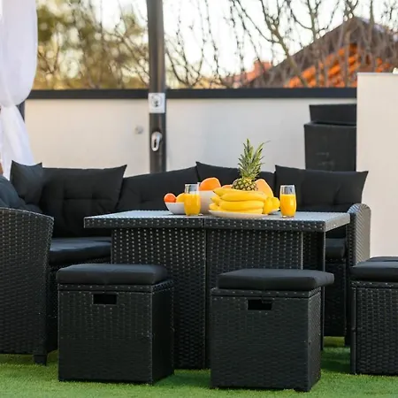 Πανσιόν Complex White Πούλα