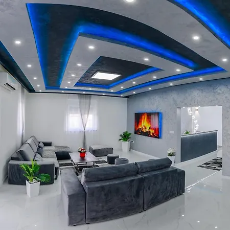 Complex White Πανσιόν Πούλα