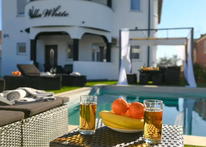 Complex White Gostinjska kuća 3*