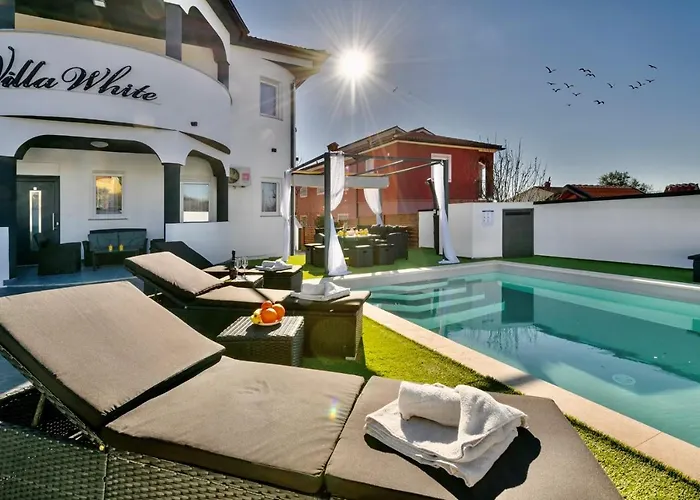 Vendégház Complex White Póla